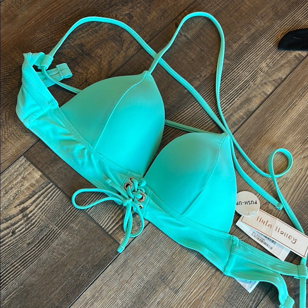 Nwt bikini top